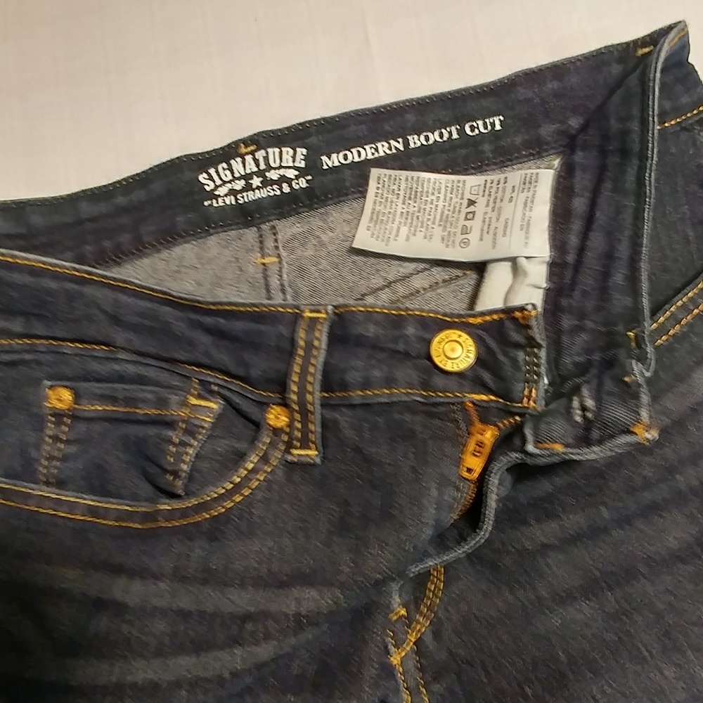 Women's Signature Series Jeans by Levi's - Picture 4 of 4